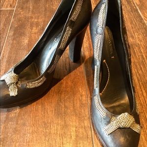 BCBG MAX AZRIA Bow Chain Pumps